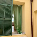Апартаменты Host4u - Dimora Antica In Centro A Porto Maurizio Di - Casa Rina Империя