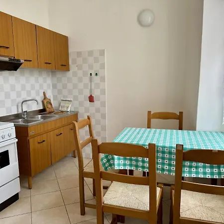 Апартаменты Host4u - Dimora Antica In Centro A Porto Maurizio Di - Casa Rina *