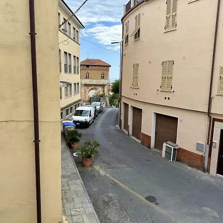 Apartamento Host4u - Dimora Antica In Centro A Porto Maurizio Di - Casa Rina *