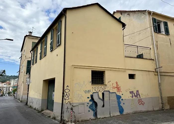 Lägenhet Host4u - Dimora Antica In Centro A Porto Maurizio Di - Casa Rina