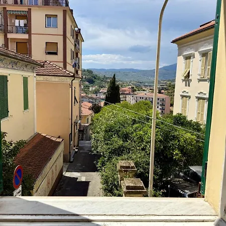 Appartamento Host4u - Dimora Antica In Centro A Porto Maurizio Di - Casa Rina *