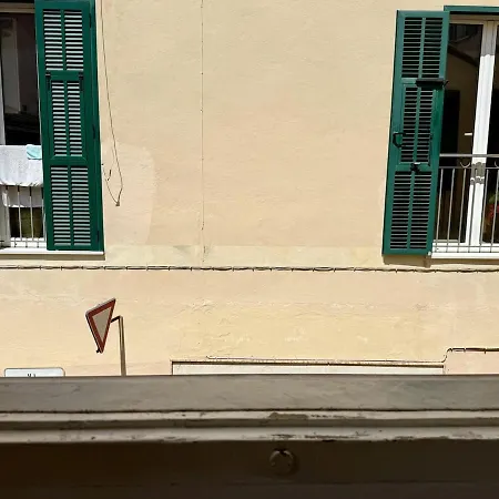 Apartamento Host4u - Tipica Casa Ligure In Centro A Porto Maurizio Con Terrazza A Pochi Minuti Dalle Spiagge E Porto Imperia
